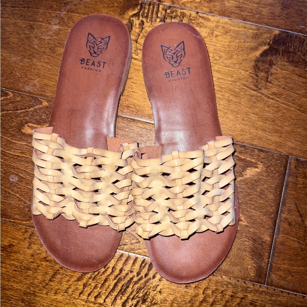 Beast Fashion sandals